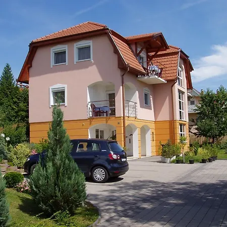 شقة Katalin Apartmanhaz *