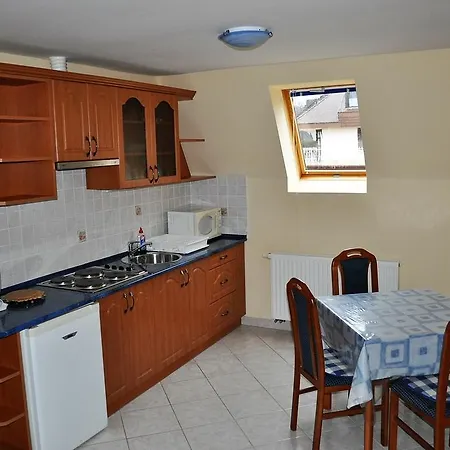 Katalin Apartmanhaz זלקרוס