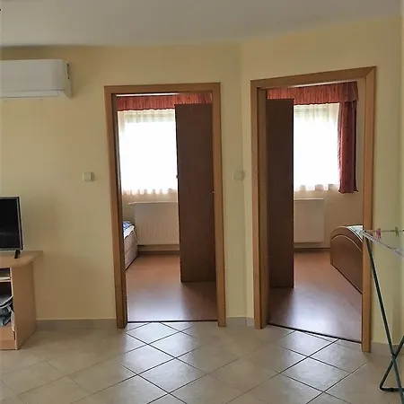 Katalin Apartmanhaz דירה *