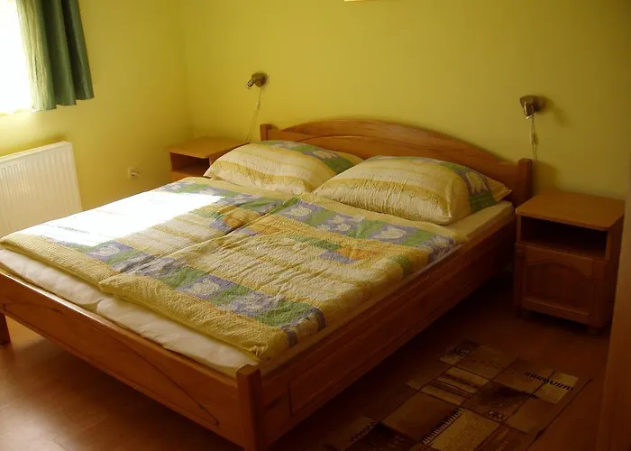 Katalin Apartmanhaz شقة *