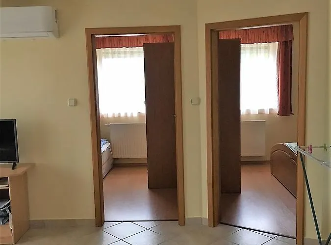 Katalin Apartmanhaz شقة *