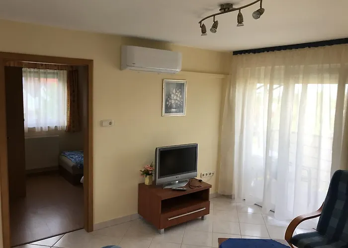 Katalin Apartmanhaz * زلاكاروس