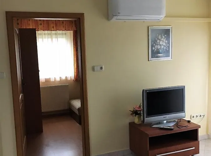 Katalin Apartmanhaz شقة *