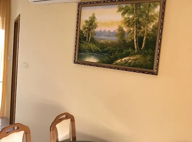 Katalin Apartmanhaz شقة *